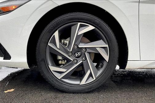 2025 Hyundai ELANTRA Sport