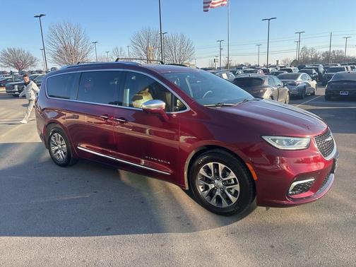 2022 Chrysler Pacifica L