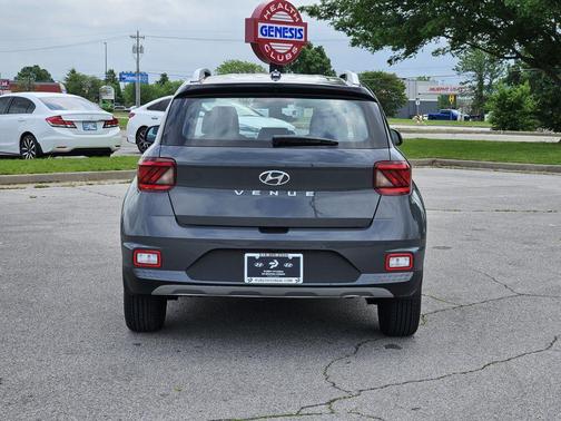 Ecotronic Gray w/Black Roof 2026 Hyundai VENUE SEL w/Two-Tone Roof