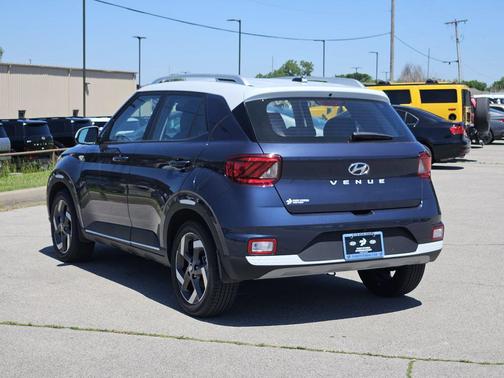 Denim w/White Roof 2026 Hyundai VENUE SEL w/Two-Tone Roof