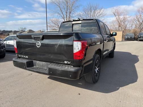 2022 Nissan Titan SV