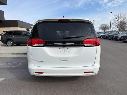 2023 Chrysler Voyager LX
