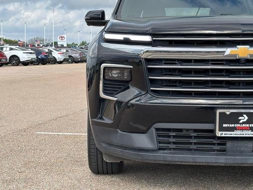Black Metallic 2024 Chevrolet Traverse LT