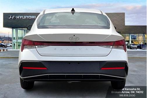 2024 Hyundai ELANTRA SE