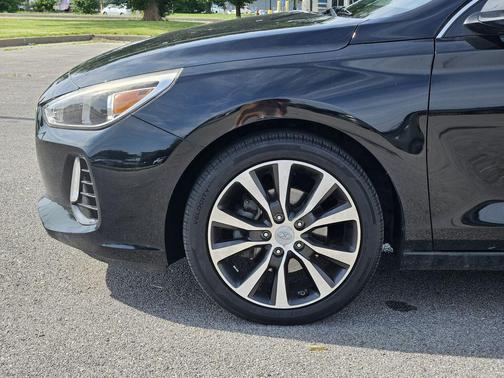 Black Noir Pearl 2018 Hyundai Elantra GT Base