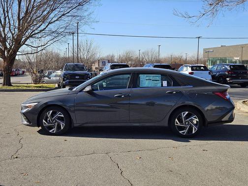 2025 Hyundai ELANTRA Limited