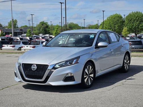 Brilliant Silver Metallic 2022 Nissan Altima 2.5 SV