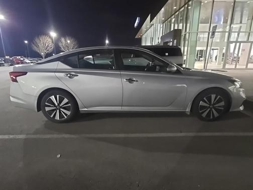 2022 Nissan Altima 2.5 SV