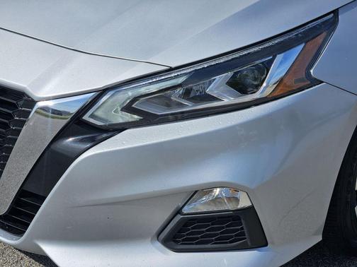 Brilliant Silver Metallic 2022 Nissan Altima 2.5 SV