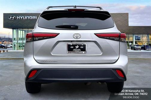 2023 Toyota Highlander LE I4