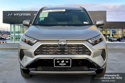 2024 Toyota RAV4 Hybrid SE