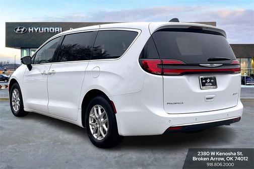 2024 Chrysler Pacifica Touring L