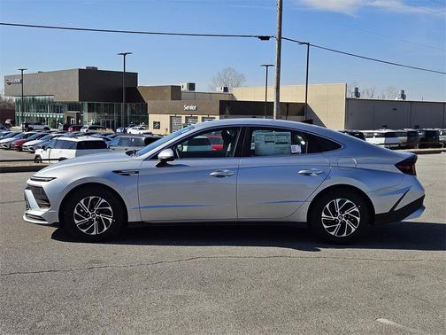 2026 Hyundai SONATA Hybrid Base