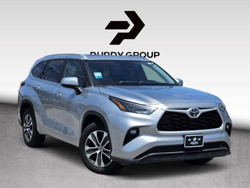 Celestial Silver Metallic 2023 Toyota Highlander XLE