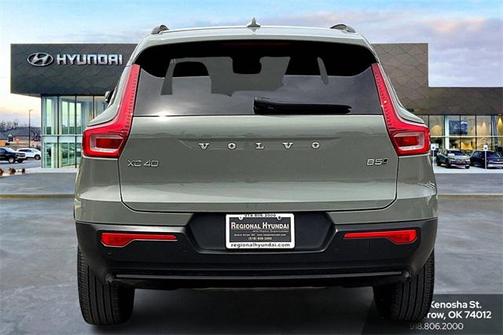 2023 Volvo XC40 B5 Plus Dark Theme