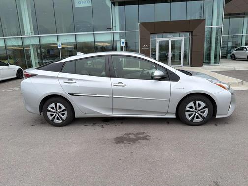 2017 Toyota Prius One