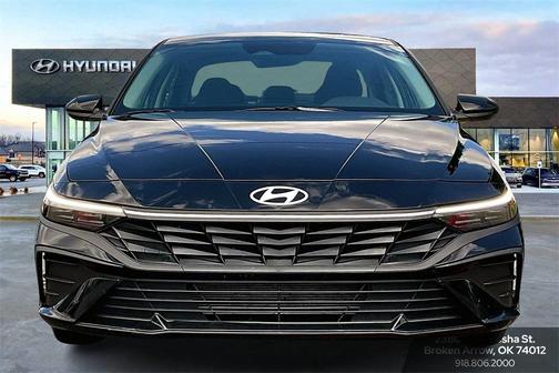 2025 Hyundai ELANTRA SE