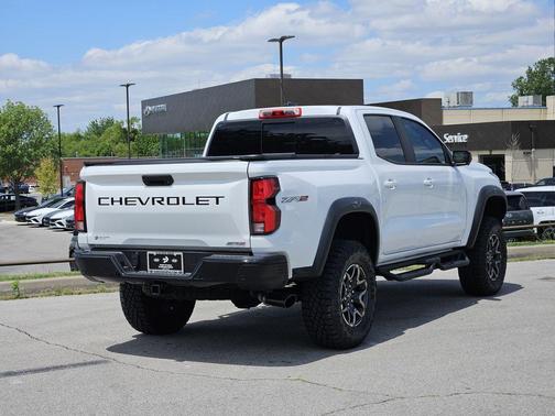 Summit White 2024 Chevrolet Colorado ZR2