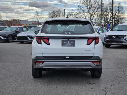 2026 Hyundai TUCSON SE