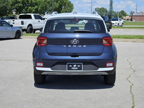 Denim w/White Roof 2026 Hyundai VENUE SEL w/Two-Tone Roof