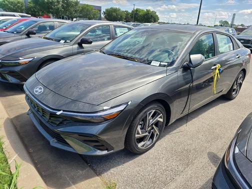 2025 Hyundai ELANTRA Limited