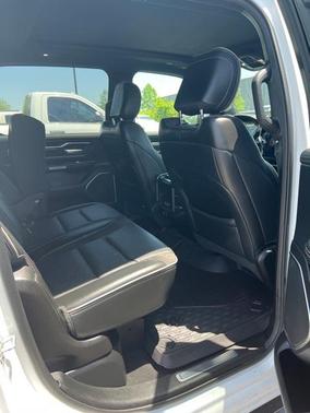 Photo 4 of 6 of 2019 RAM 1500 Laramie
