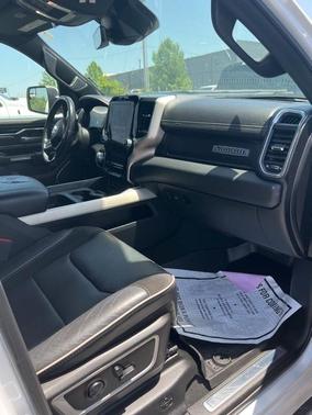 Photo 3 of 6 of 2019 RAM 1500 Laramie