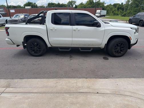 Glacier White 2023 Nissan Frontier SV