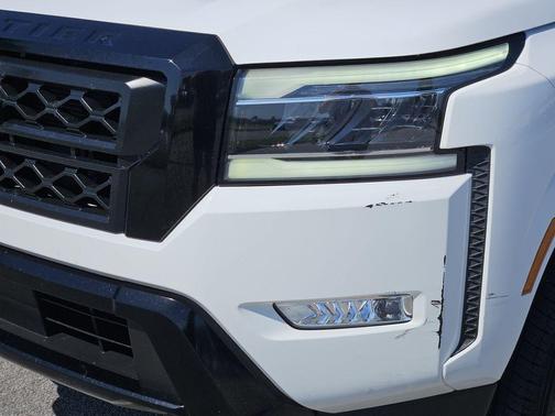 Glacier White 2023 Nissan Frontier SV