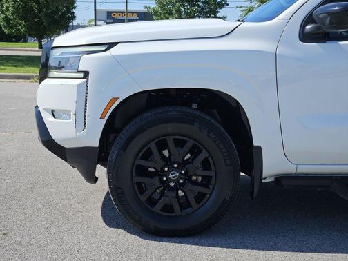 Glacier White 2023 Nissan Frontier SV