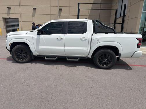 Glacier White 2023 Nissan Frontier SV