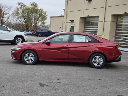 2025 Hyundai ELANTRA SE