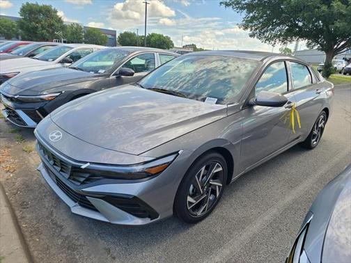 2025 Hyundai ELANTRA SEL