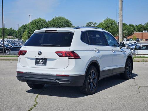 Pure White 2022 Volkswagen Tiguan 2.0T SE