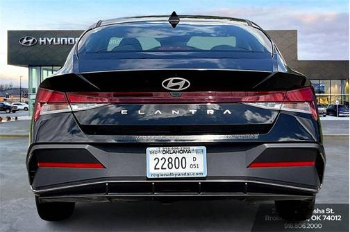 2025 Hyundai ELANTRA SE