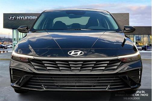 2025 Hyundai ELANTRA SE