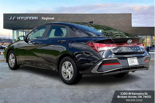 2025 Hyundai ELANTRA SE