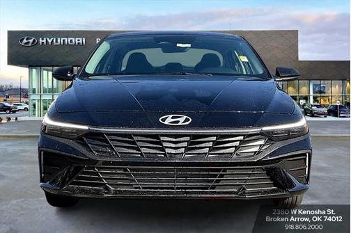 2025 Hyundai ELANTRA SE