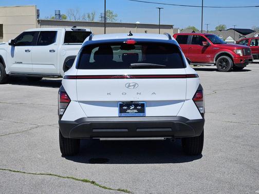 Atlas White 2026 Hyundai KONA SEL Sport