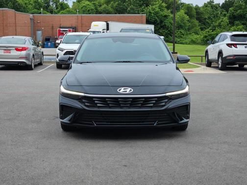 Abyss Black 2026 Hyundai ELANTRA SE