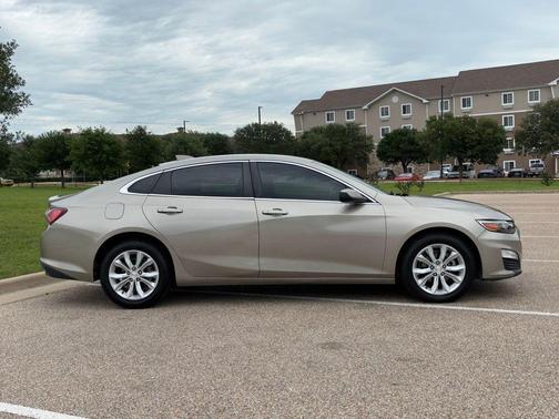 Mineral Gray Metallic 2022 Chevrolet Malibu FWD LT