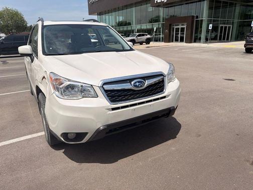 Crystal White Pearl 2016 Subaru Forester 2.5i Limited