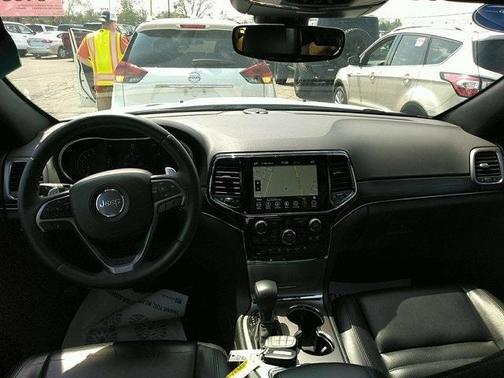 Photo 3 of 5 of 2019 Jeep Grand Cherokee Limited