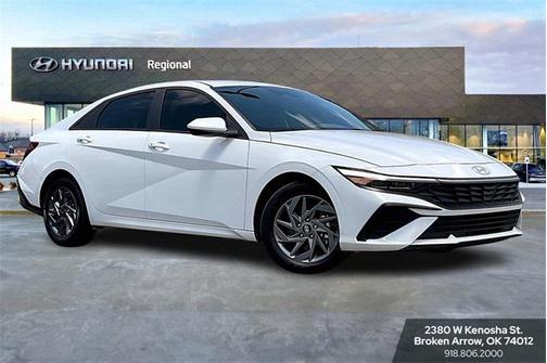 2024 Hyundai ELANTRA SEL