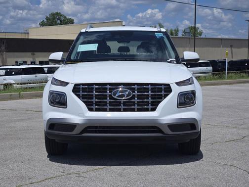Lunar White 2026 Hyundai VENUE SEL