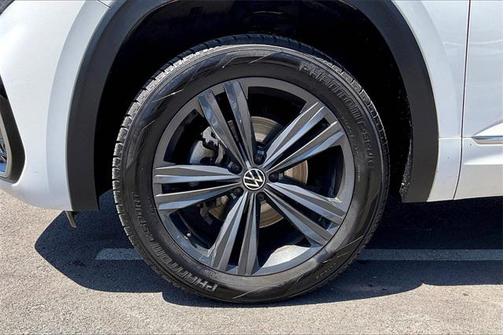 2020 Volkswagen Atlas Cross Sport 3.6L V6 SE w/Technology R-Line