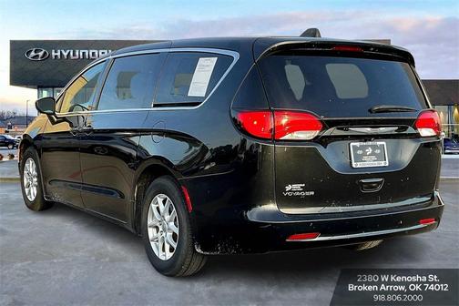 2023 Chrysler Voyager LX