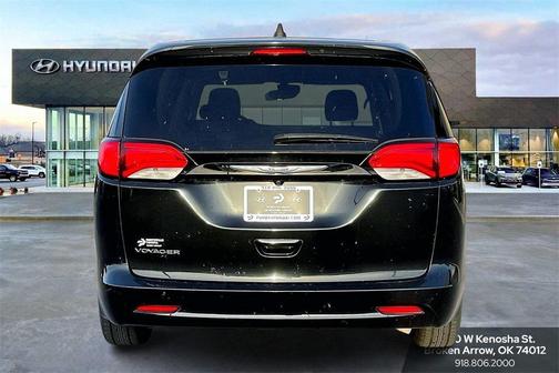 2023 Chrysler Voyager LX