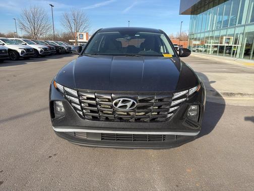 2023 Hyundai TUCSON SE
