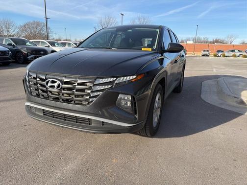 2023 Hyundai TUCSON SE